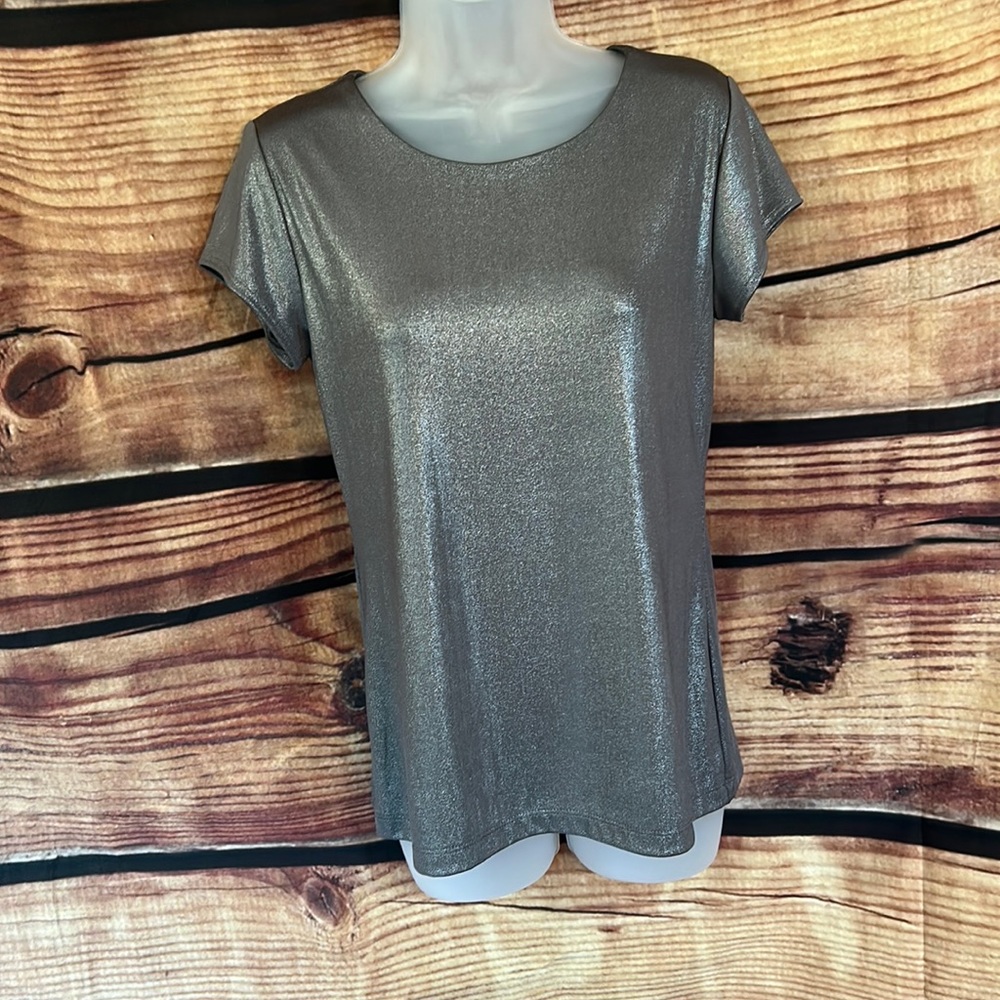 Chicos, travelers liquid shimmer lined Bree short sleeve tee Chicos size 0